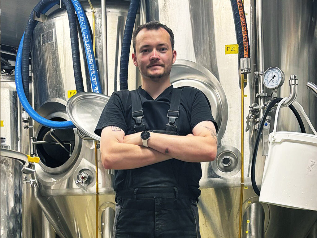 Photo de Benjamin, cofondateur de la microbrasserie artisanale Brasse-Mie.